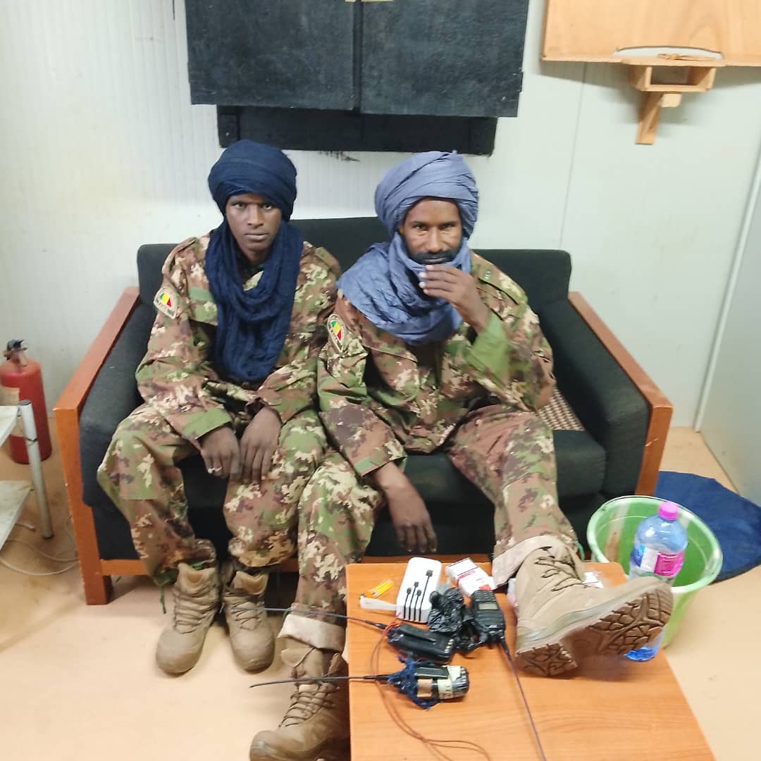 Mali : les images d'un ex-leader terroriste en uniforme de l'armée suscitent le débat